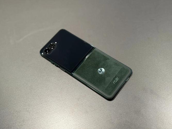 联想武汉基地下线第3亿台设备！摩托罗拉Razr 60 pro折叠屏成里程碑产品(图4)