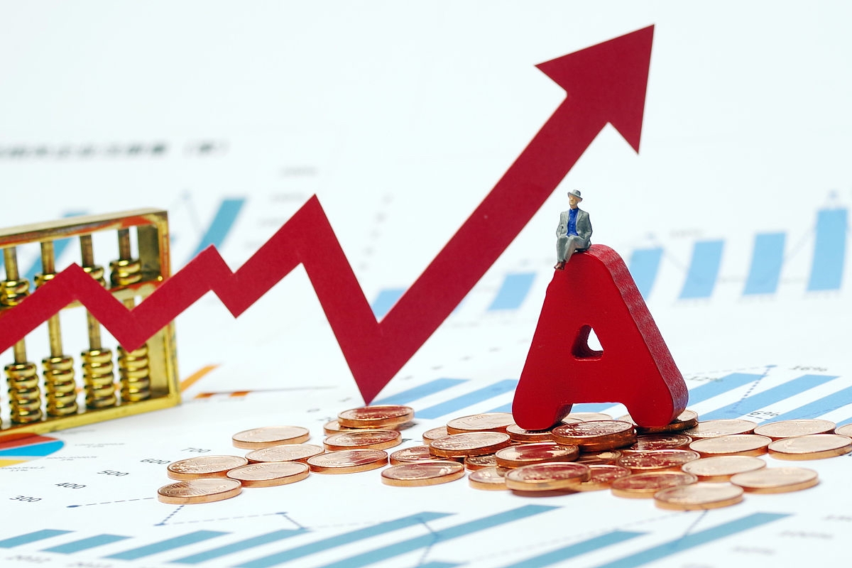 三峡能源、隆基绿能、宁德时代、阳光电源：2025年业绩亮眼，新能源龙头谁主沉浮？(图3)