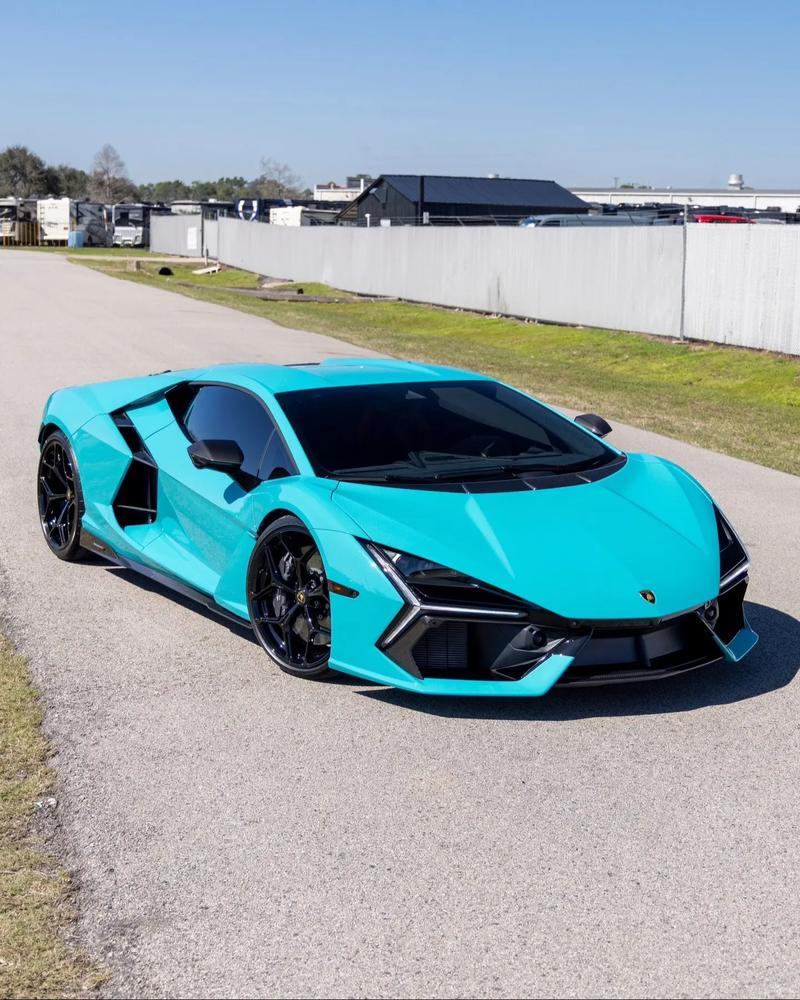 兰博基尼Countach与Revuelto，谁才是最具代表性的帅车？(图2)