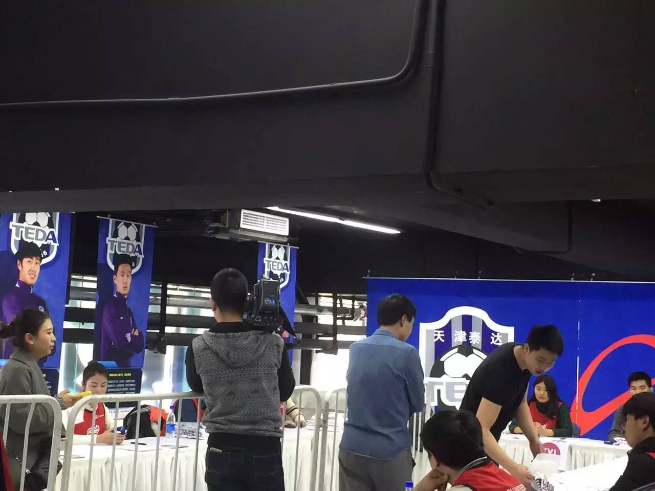 泰达主场比赛明日打响！球迷用品店啥样？投资要多少？(图5)