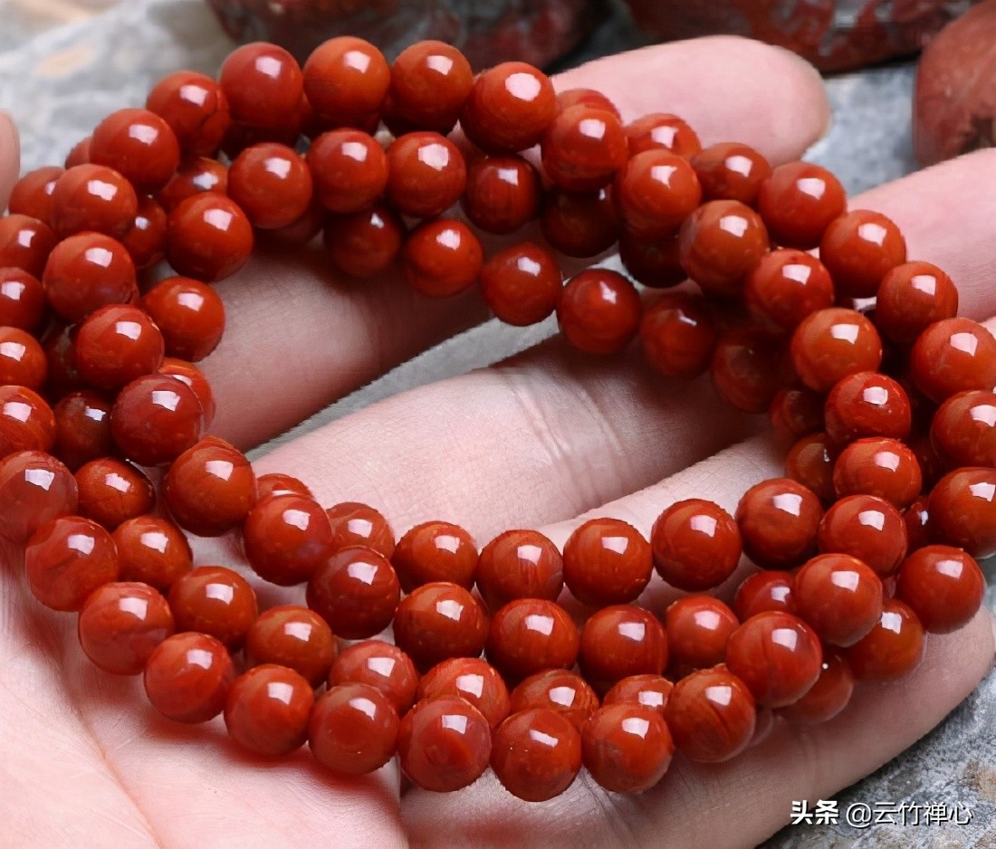 南红盘玩后油润感更强，红得更透更亮(图2)