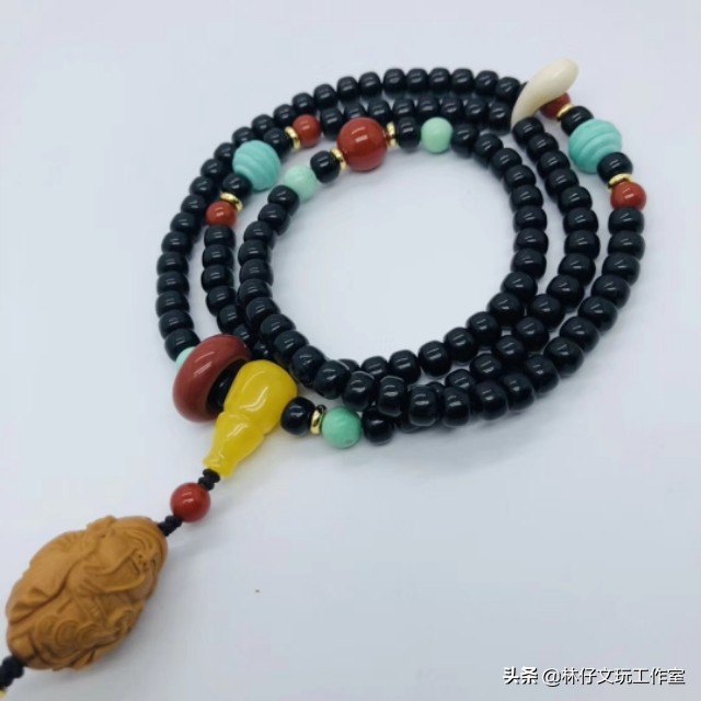 南红盘玩后颜色变红润,搭配更出彩(图1) 南红盘玩后颜色变红润,搭配更出彩(图1)