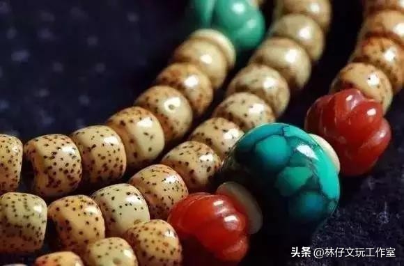 南红盘玩后颜色变红润,搭配更出彩(图11) 南红盘玩后颜色变红润,搭配更出彩(图11)