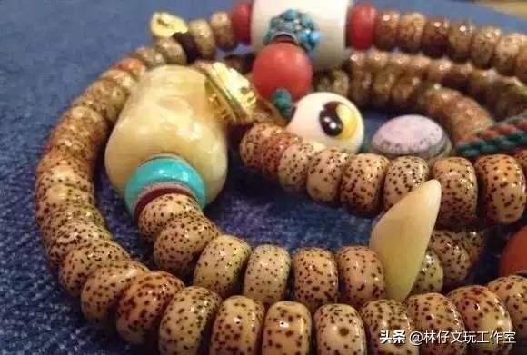 南红盘玩后颜色变红润,搭配更出彩(图14) 南红盘玩后颜色变红润,搭配更出彩(图14)