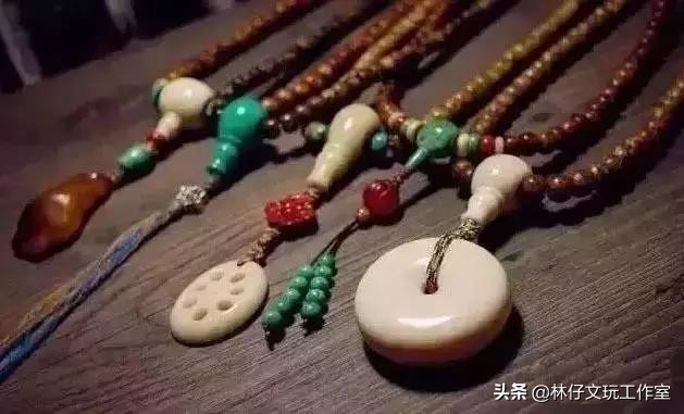 南红盘玩后颜色变红润,搭配更出彩(图15) 南红盘玩后颜色变红润,搭配更出彩(图15)