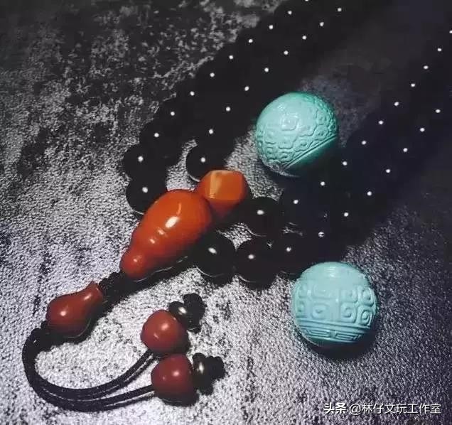 南红盘玩后颜色变红润,搭配更出彩(图3) 南红盘玩后颜色变红润,搭配更出彩(图3)