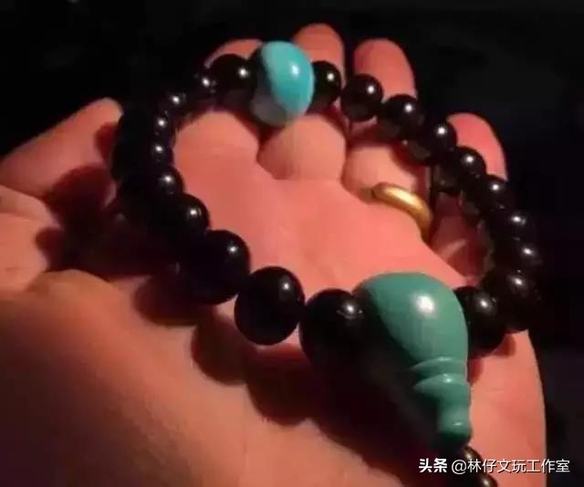 南红盘玩后颜色变红润,搭配更出彩(图24) 南红盘玩后颜色变红润,搭配更出彩(图24)