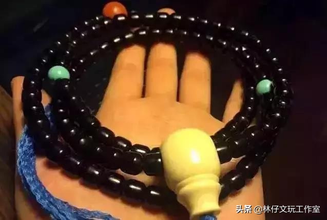 南红盘玩后颜色变红润,搭配更出彩(图30) 南红盘玩后颜色变红润,搭配更出彩(图30)