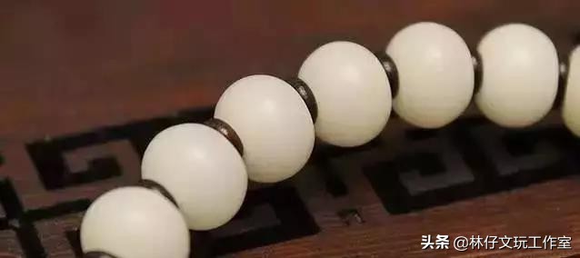 南红盘玩后颜色变红润,搭配更出彩(图34) 南红盘玩后颜色变红润,搭配更出彩(图34)