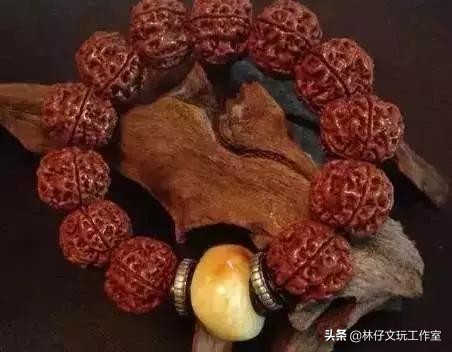 南红盘玩后颜色变红润,搭配更出彩(图6) 南红盘玩后颜色变红润,搭配更出彩(图6)