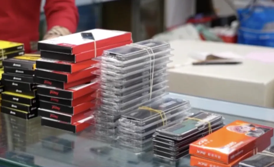 内存条价格终于跌了!近期走势:从暴涨到断崖下跌(图1) 内存条价格终于跌了!近期走势:从暴涨到断崖下跌(图1)