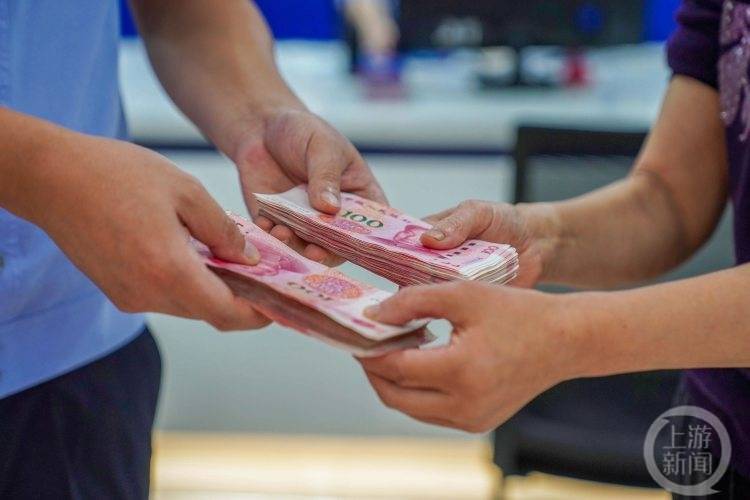 重庆老人陷炒股大师诈骗陷阱，免费授课实则骗钱20万