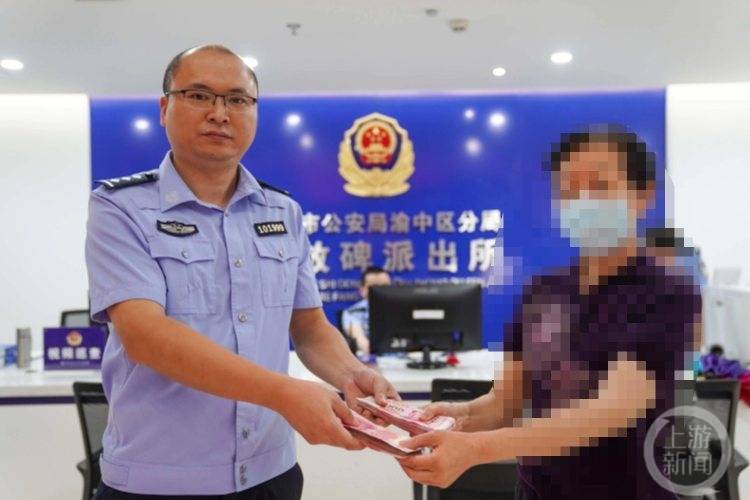 重庆老人陷炒股大师诈骗陷阱,免费授课实则骗钱20万(图3) 重庆老人陷炒股大师诈骗陷阱,免费授课实则骗钱20万(图3)